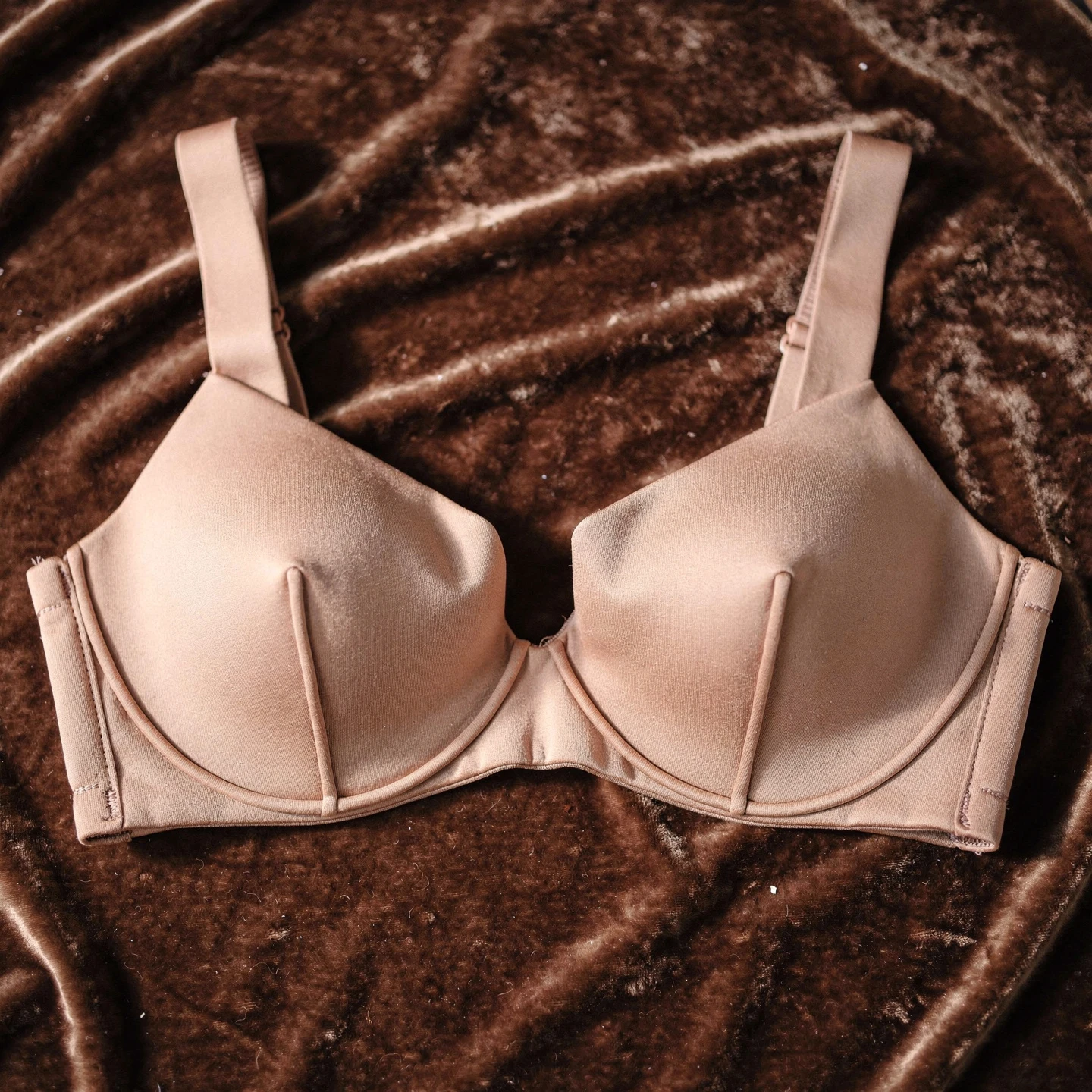 Biustonosz balkonetka – u kogo się sprawdzi? Co to za rodzaj stanika?