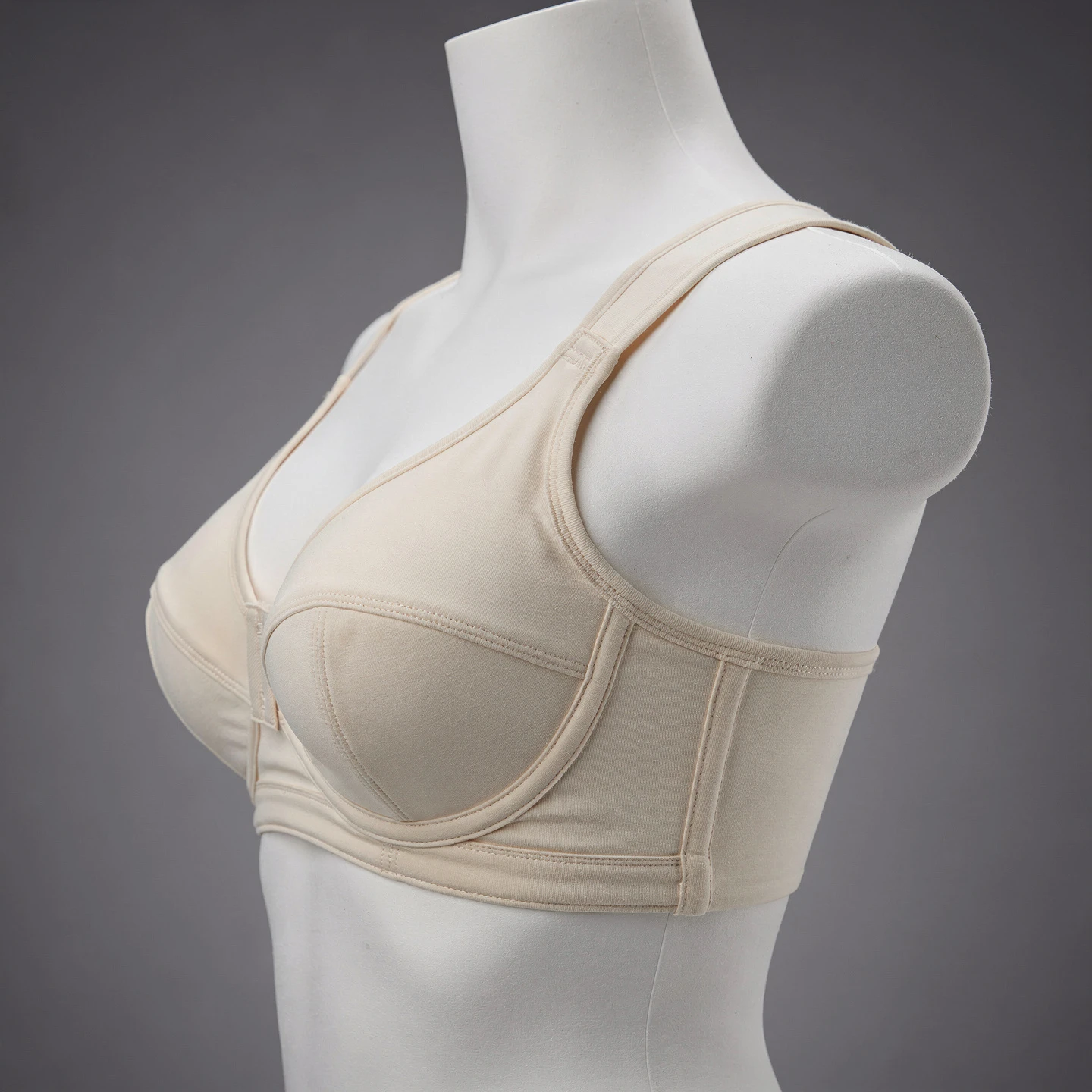 Biustonosz odciążający kręgosłup – co to znaczy? Jak wybrać odpowiedni?